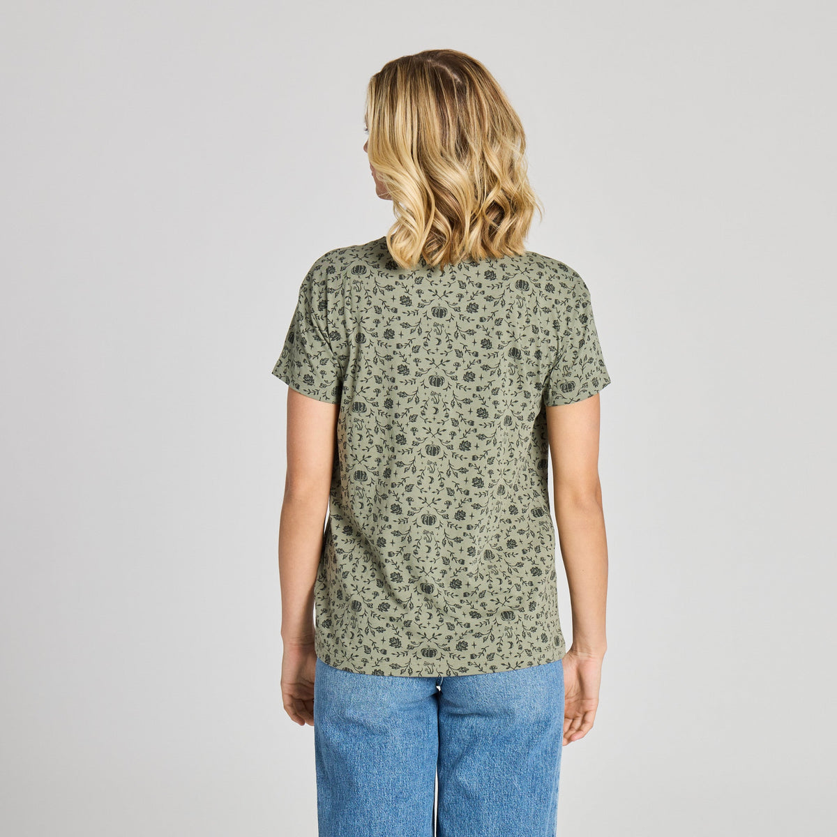 Women's Fall Vibes Pattern Crusher-LITE Easy Vee