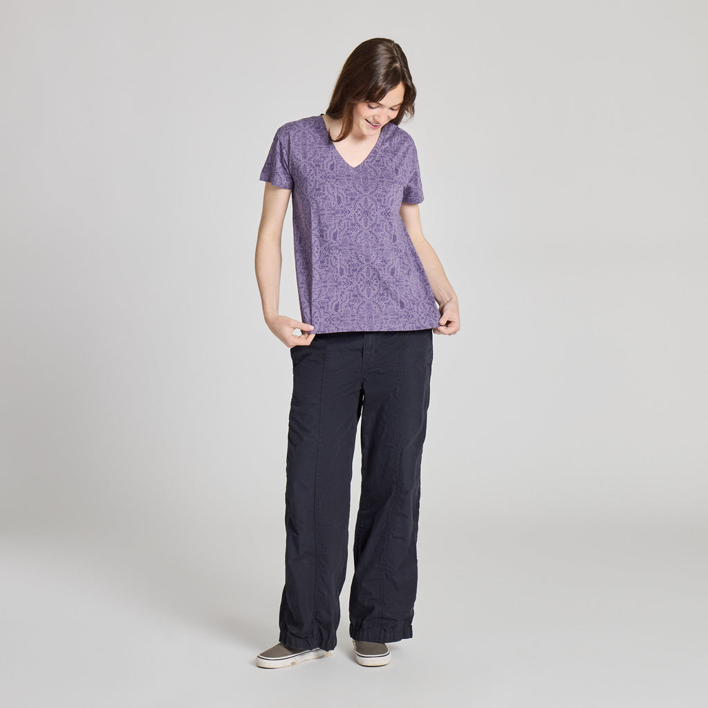 Women's Garden Doodle Pattern Crusher-LITE Easy Vee